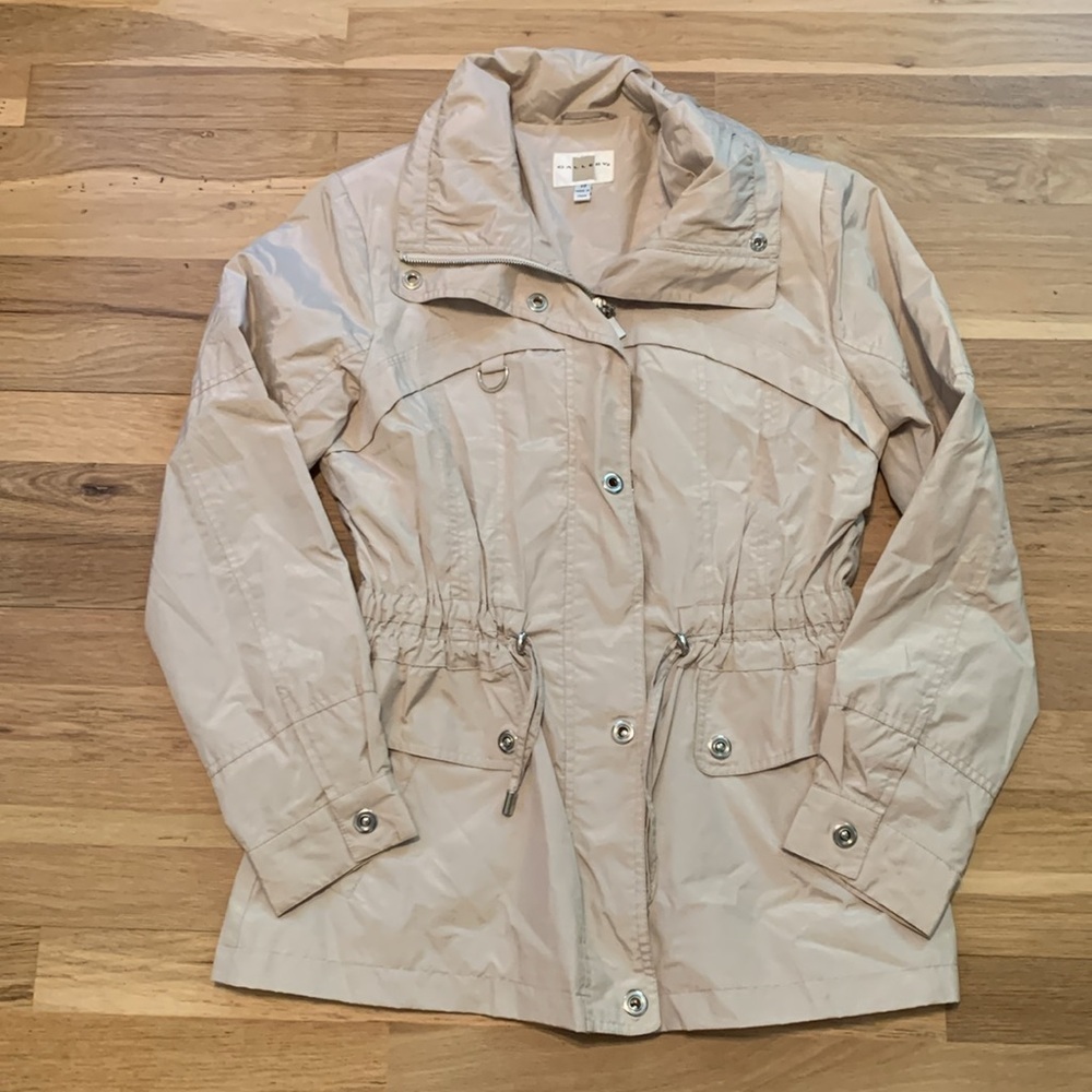 Gallery Long Sleeve Semi Shiny Drawstring Waist Light Tan Jacket Women’s XS